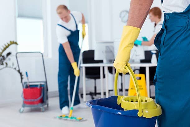 ادوات خانهداری برای انجام نظافت و پاکیزه کردن اماکن